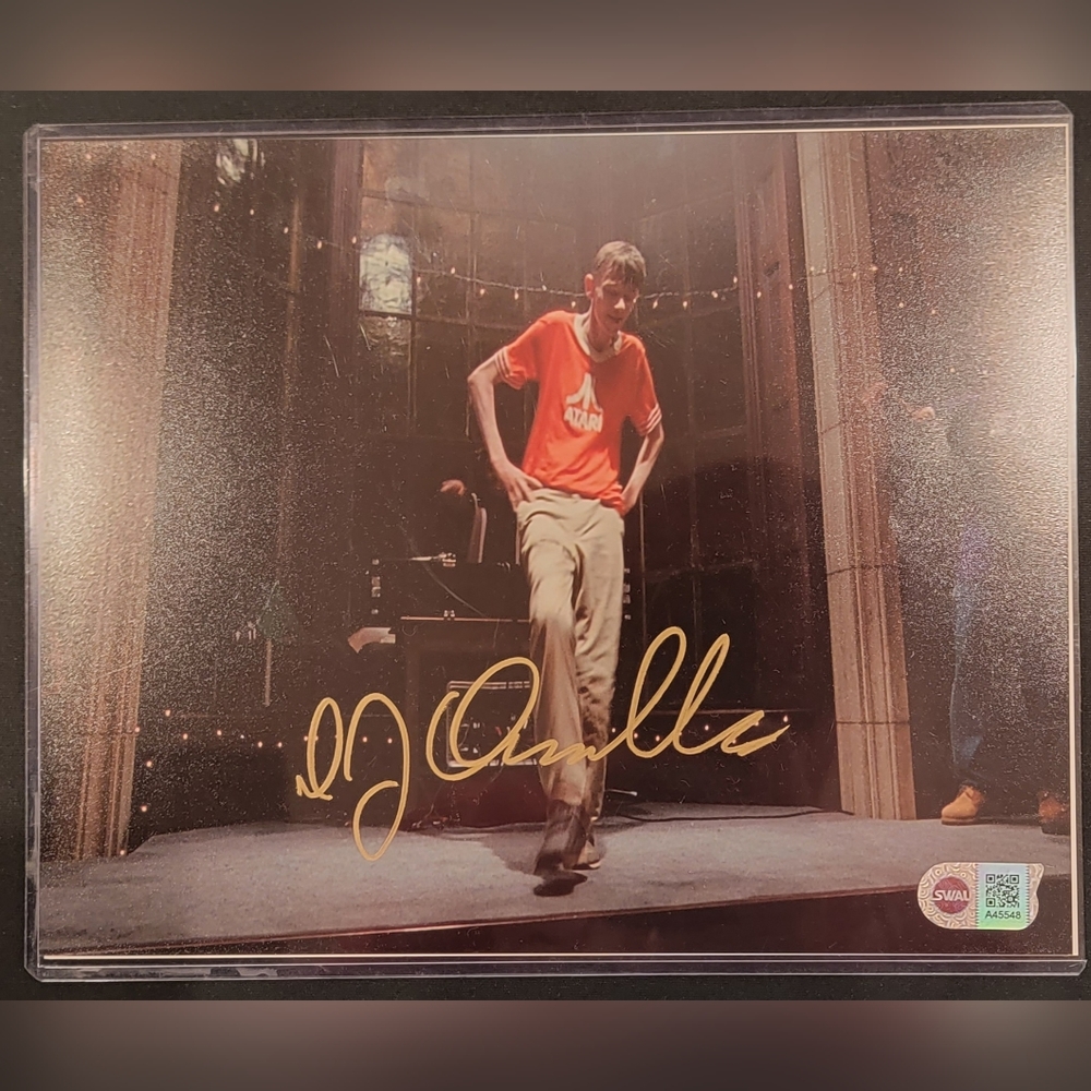 DJ Qualls signed Road Trip 8x10 picture.